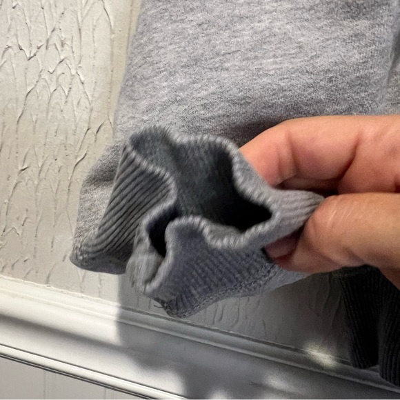 American Eagle Outfitters Gray and Green Crewneck Sweater size medium - Picture 7 of 12